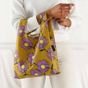 NWT Baby Baggu - Daisy Chain